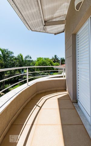Casa de condomínio à venda com 350m², 4 quartos e 4 vagas Casa de condomínio à venda com 350m², 4 quartos e 4 vagasVaranda Suíte 2