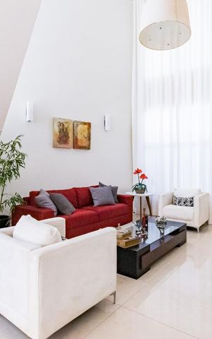 Casa de condomínio à venda com 350m², 4 quartos e 4 vagas Casa de condomínio à venda com 350m², 4 quartos e 4 vagasSala