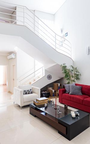Casa de condomínio à venda com 350m², 4 quartos e 4 vagas Casa de condomínio à venda com 350m², 4 quartos e 4 vagasSala