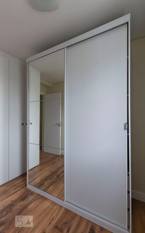 Apartamento para alugar com 64m², 2 quartos e 1 vagaQuarto 1 (Armários)