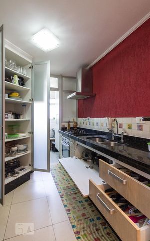 Apartamento para alugar com 70m², 2 quartos e 2 vagasCozinha