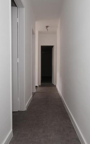 Casa à venda com 130m², 3 quartos e 2 vagasCorredor