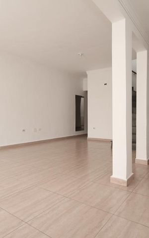 Casa à venda com 130m², 3 quartos e 2 vagasSala
