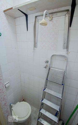 Apartamento para alugar com 60m², 2 quartos e sem vagaBanheiro de Serviço