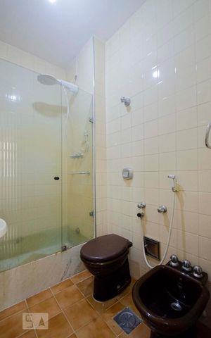Apartamento para alugar com 60m², 2 quartos e sem vagaBanheiro