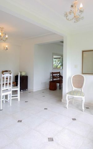 Casa de condomínio à venda com 1500m², 3 quartos e 8 vagas Casa de condomínio à venda com 1500m², 3 quartos e 8 vagasSala de Jantar