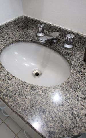 Apartamento para alugar com 60m², 2 quartos e 1 vagaDetalhe banheiro