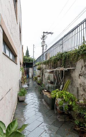 Casa à venda com 357m², 4 quartos e 4 vagasÁrea externa lateral
