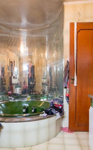 Casa à venda com 357m², 4 quartos e 4 vagasBanheiro quarto 4 suíte