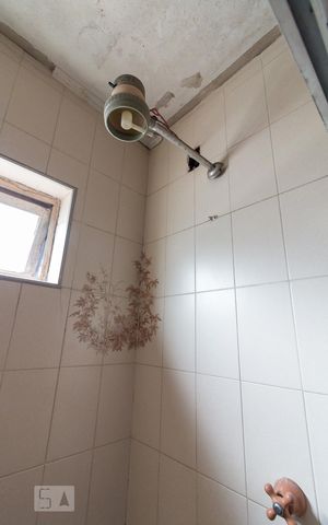 Casa à venda com 357m², 4 quartos e 4 vagasBanheiro quarto 2 suíte - chuveiro