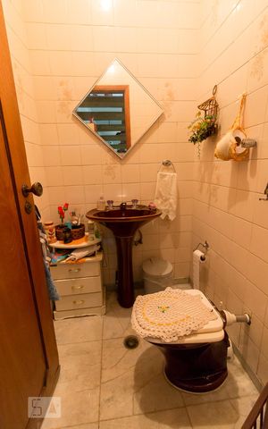 Casa à venda com 357m², 4 quartos e 4 vagasLavabo