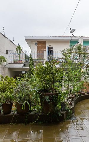 Casa à venda com 203m², 3 quartos e 3 vagas Casa à venda com 203m², 3 quartos e 3 vagasQuintal
