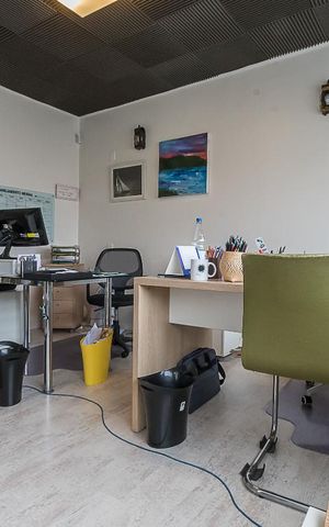 Casa à venda com 203m², 3 quartos e 3 vagas Casa à venda com 203m², 3 quartos e 3 vagasQuarto Edícula