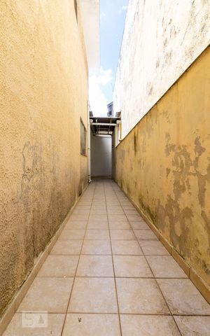 Casa à venda com 99m², 3 quartos e 2 vagas Casa à venda com 99m², 3 quartos e 2 vagasCorredor