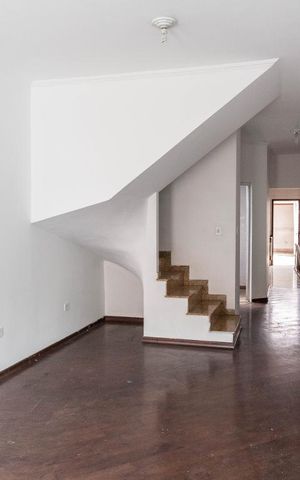 Casa à venda com 120m², 3 quartos e 2 vagas Casa à venda com 120m², 3 quartos e 2 vagasSala