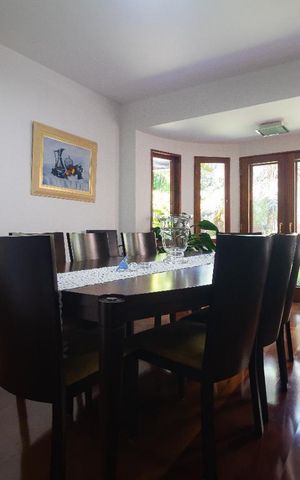 Casa à venda com 600m², 4 quartos e 4 vagas Casa à venda com 600m², 4 quartos e 4 vagasSala
