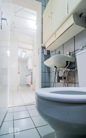 Apartamento para alugar com 97m², 3 quartos e 2 vagas Apartamento para alugar com 97m², 3 quartos e 2 vagasBanheiro de Serviço