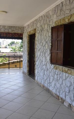 Casa à venda com 900m², 3 quartos e 5 vagasVaranda da sala