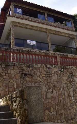 Casa à venda com 900m², 3 quartos e 5 vagasFachada