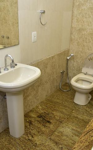 Casa à venda com 900m², 3 quartos e 5 vagasBanheiro Quarto 1 