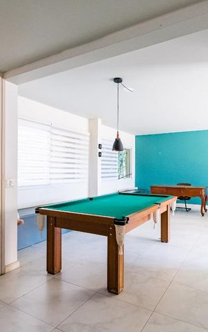 Casa de condomínio à venda com 380m², 4 quartos e 5 vagas Casa de condomínio à venda com 380m², 4 quartos e 5 vagasSala