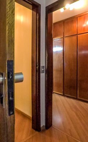 Casa à venda com 300m², 4 quartos e 8 vagas Casa à venda com 300m², 4 quartos e 8 vagasQuarto Suite