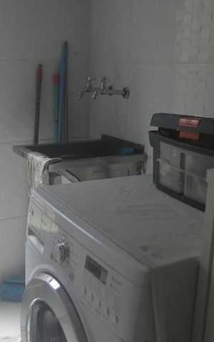 Casa à venda com 325m², 4 quartos e 2 vagasArea de serviço