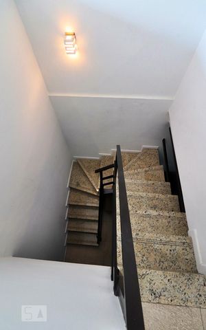 Apartamento à venda com 185m², 3 quartos e 4 vagasEscada