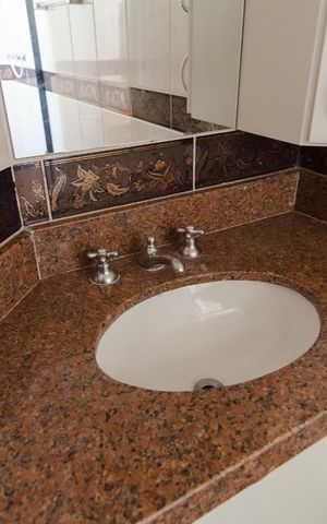 Apartamento à venda com 240m², 3 quartos e 3 vagas Apartamento à venda com 240m², 3 quartos e 3 vagasBanheiro Suíte