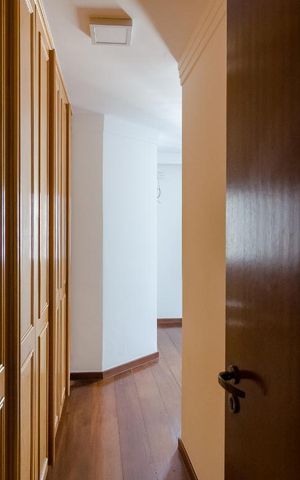 Apartamento à venda com 240m², 3 quartos e 3 vagas Apartamento à venda com 240m², 3 quartos e 3 vagasSuíte