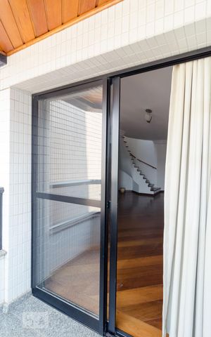 Apartamento à venda com 240m², 3 quartos e 3 vagas Apartamento à venda com 240m², 3 quartos e 3 vagasSacada