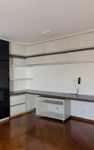 Apartamento à venda com 240m², 3 quartos e 3 vagas Apartamento à venda com 240m², 3 quartos e 3 vagasEscritório