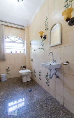 Casa à venda com 750m², 4 quartos e 8 vagasLavabo