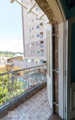 Casa à venda com 750m², 4 quartos e 8 vagasVaranda quarto 1