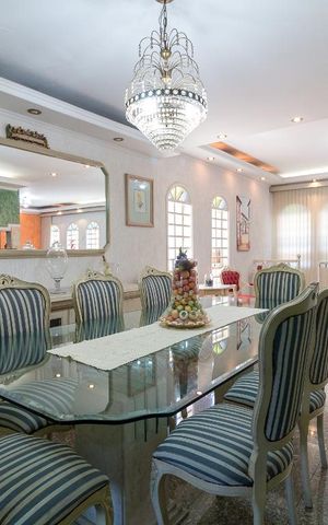 Casa à venda com 750m², 4 quartos e 8 vagasSala 1