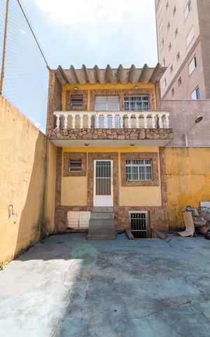 Casa à venda com 750m², 4 quartos e 8 vagasEdícula - sauna e quartos