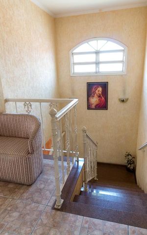 Casa à venda com 750m², 4 quartos e 8 vagasEscada