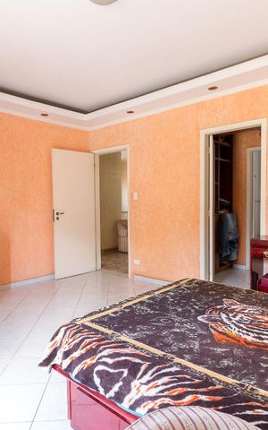 Casa à venda com 750m², 4 quartos e 8 vagasQuarto 4 suíte