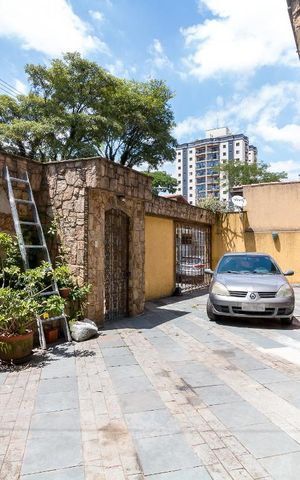 Casa à venda com 750m², 4 quartos e 8 vagasQuintal