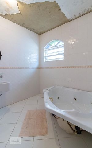 Casa à venda com 750m², 4 quartos e 8 vagasBanheiro quarto 4 suíte