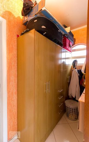 Casa à venda com 750m², 4 quartos e 8 vagasCloset quarto 4 suíte