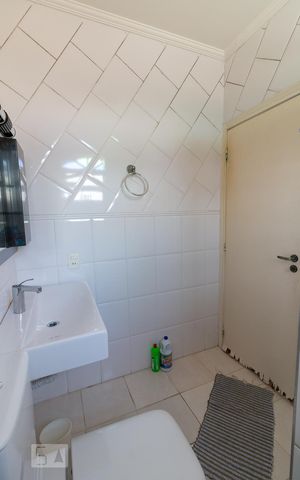 Casa à venda com 750m², 4 quartos e 8 vagasBanheiro quarto 3 suíte