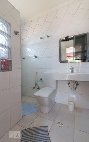 Casa à venda com 750m², 4 quartos e 8 vagasBanheiro quarto 3 suíte