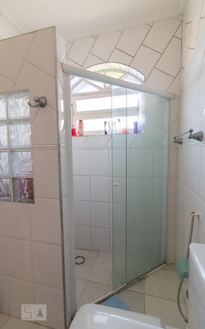 Casa à venda com 750m², 4 quartos e 8 vagasBanheiro quarto 3 suíte