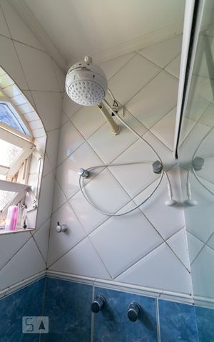 Casa à venda com 750m², 4 quartos e 8 vagasBanheiro social - chuveiro