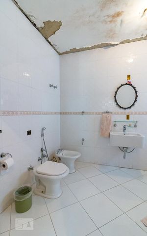 Casa à venda com 750m², 4 quartos e 8 vagasBanheiro quarto 4 suíte