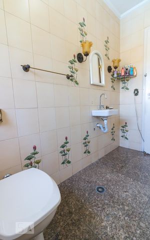 Casa à venda com 750m², 4 quartos e 8 vagasLavabo