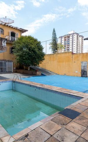 Casa à venda com 750m², 4 quartos e 8 vagasPiscina