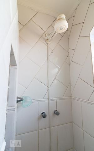 Casa à venda com 750m², 4 quartos e 8 vagasBanheiro quarto 3 suíte - chuveiro
