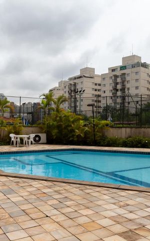 Apartamento à venda com 158m², 3 quartos e 3 vagas Apartamento à venda com 158m², 3 quartos e 3 vagasPiscina